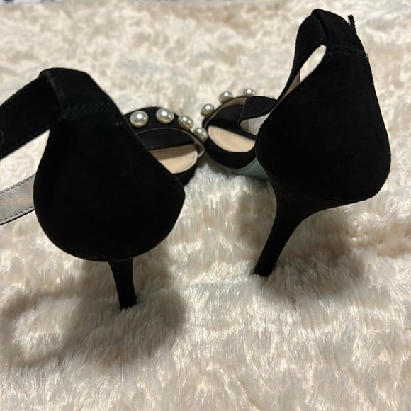 Betsy Johnson Black Strappy Heels with Pearls - Picture 5 of 7